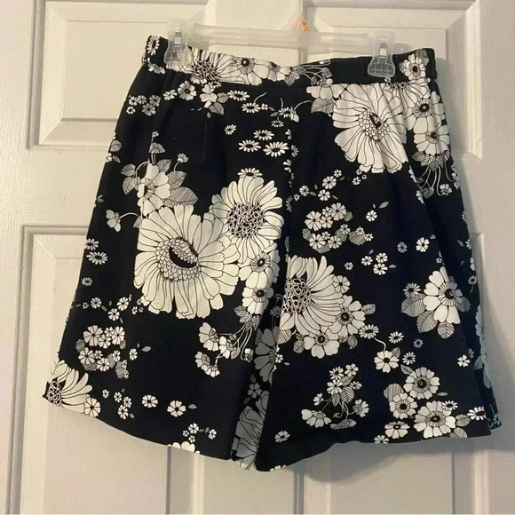 Black & White Floral Print‎ Skort by Briggs NY Women’s Size 14 - Picture 2 of 8